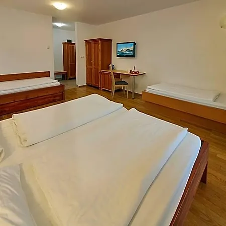 Hotel Rute And 3*